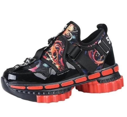 Zapatillas deportivas Viggo Gear con correa de suela y cierre.