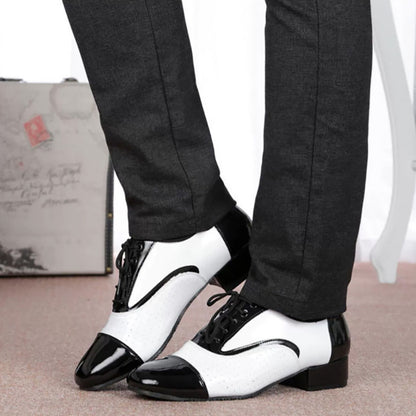 Zapatos de cuero en blanco y negro, para baile