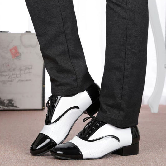 Zapatos de cuero en blanco y negro, para baile