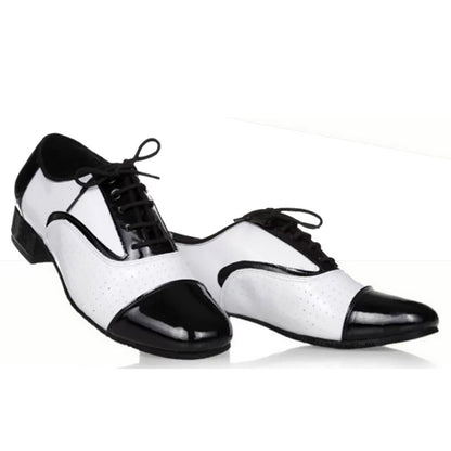 Zapatos de cuero en blanco y negro, para baile